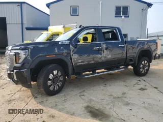 2024 GMC Sierra 3500HD Denali z VIN 1GT49WE72RF110266, wystawiony jako Copart lot #66869744 z przebiegiem 67 981 mil mil oraz Szkody całkowita. Historia ofert i sprzedaży dostępna na DreamBid. Obrazek 1.