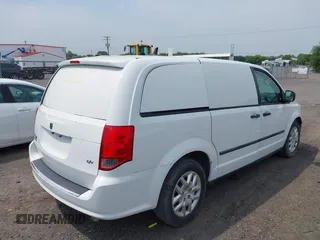 2015 Ram Cargo Van Tradesman с VIN 2C4JRGAG0FR581013, выставлен на аукционе IAAI как лот 42512060 с пробегом 145 287 миль миль и . История ставок и продаж доступна на DreamBid. Изображение 4.
