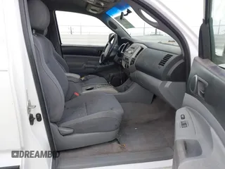 2005 Toyota Tacoma z VIN 5TEUU42N35Z060609, wystawiony jako IAAI lot #42119427 z przebiegiem 245 280 mil mil oraz . Historia ofert i sprzedaży dostępna na DreamBid. Obrazek 5.
