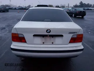 1995 BMW 3 Series z VIN WBACA532XSFG13649, wystawiony jako Copart lot #82580054 z przebiegiem Nie podano mil oraz Czysty tytuł • Clean title. Historia ofert i sprzedaży dostępna na DreamBid. Obrazek 6.