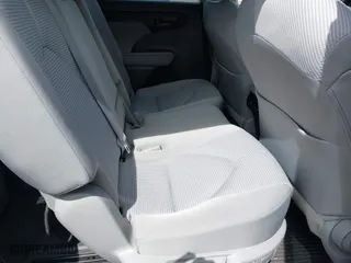 2021 Toyota Highlander L with VIN 5TDCZRBH0MS087637, listed as a IAAI auction lot 41947861 with 22,626 mi miles. Bid and sale history available at carsss.com. Image 8.