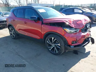 2020 Volvo XC40 R-Design z VIN YV4162UM6L2275292, wystawiony jako IAAI lot #41702610 z przebiegiem 22 964 mil mil oraz . Historia ofert i sprzedaży dostępna na DreamBid. Obrazek 1.