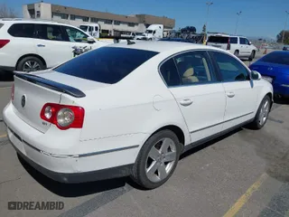 2008 Volkswagen Passat Sedan Komfort with VIN WVWAK73C68P060185, listed as a IAAI auction lot 41826217 with 98,733 mi miles. Bid and sale history available at carsss.com. Image 4.