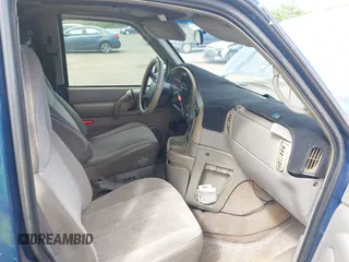 2000 GMC Safari Passenger with VIN 1GKDM19W3YB516456, listed as a IAAI auction lot 41653733 with 168,265 mi miles. Bid and sale history available at carsss.com. Image 5.
