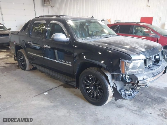 2011 Chevrolet Avalanche LTZ with VIN 3GNTKGE39BG192060, listed as a IAAI auction lot 41757583 with 90,335 mi miles. Bid and sale history available at carsss.com. Image 1.