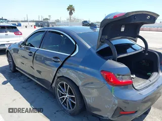 2020 BMW 3 Series 330i z VIN 3MW5R1J03L8B17207, wystawiony jako IAAI lot #42090508 z przebiegiem 105 982 mil mil oraz . Historia ofert i sprzedaży dostępna na DreamBid. Obrazek 6.