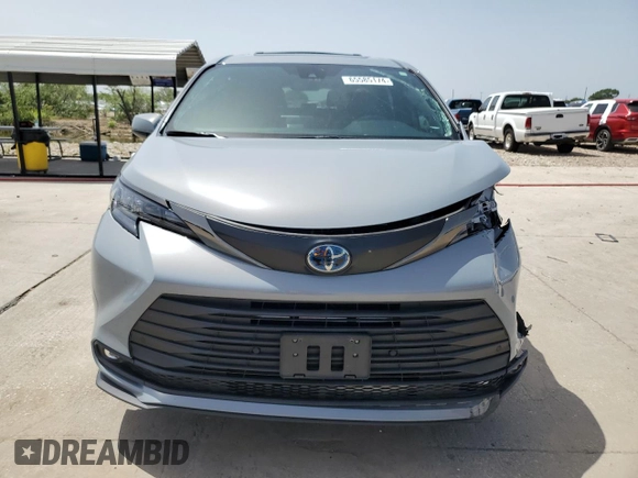 2022 Toyota Sienna XLE Woodland Edition with VIN 5TDASKFC4NS043062, listed as a Copart auction lot 65585174 with 26,077 mi miles and Clean Title. Bid and sale history available at carsss.com. Image 5.
