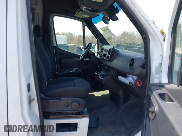 2019 Mercedes-Benz Sprinter Cargo with VIN WD3PF0CD4KT003734, listed as a IAAI auction lot 41992890 with 68,378 mi miles. Bid and sale history available at carsss.com. Image 5.
