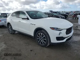 2017 Maserati Levante with VIN ZN661XUAXHX250088, listed as a Copart auction lot 40583294 with 26,317 mi miles. Bid and sale history available at carsss.com. Image 4.