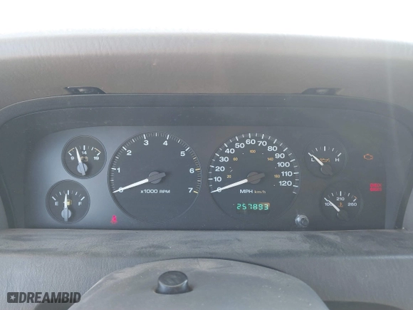 2004 Jeep Grand Cherokee Laredo with VIN 1J4GX48S84C206933, listed as a IAAI auction lot 41739364 with 257,893 mi miles. Bid and sale history available at carsss.com. Image 7.
