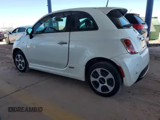 2015 FIAT 500e z VIN 3C3CFFGE2FT503321, wystawiony jako Copart lot #62170495 z przebiegiem 61 091 mil mil oraz Czysty tytuł • Clean title. Historia ofert i sprzedaży dostępna na DreamBid. Obrazek 2.