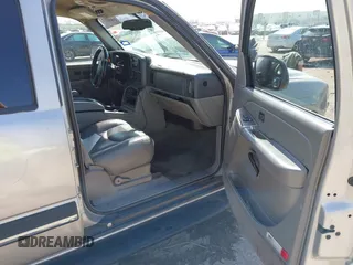 2004 Chevrolet Tahoe LT with VIN 1GNEC13Z84J315648, listed as a IAAI auction lot 41868112 with 198,901 mi miles. Bid and sale history available at carsss.com. Image 5.