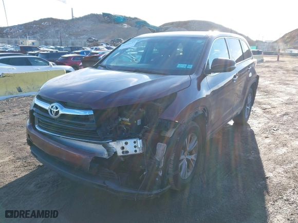 2016 Toyota Highlander LE with VIN 5TDBKRFH9GS319084, listed as a IAAI auction lot 41590197 with 110,611 mi miles. Bid and sale history available at carsss.com. Image 20.