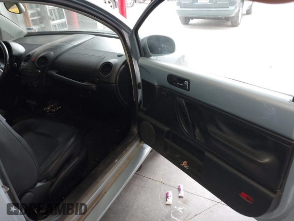 2009 Volkswagen Beetle S с VIN 3VWPW31C19M511893, выставлен на аукционе IAAI как лот 42491463 с пробегом 183 010 миль миль и . История ставок и продаж доступна на DreamBid. Изображение 5.