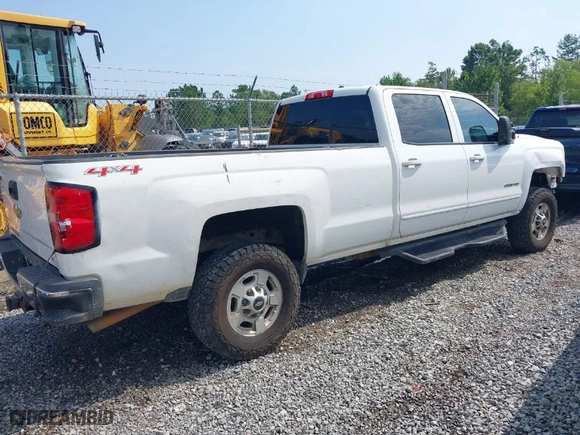 2015 Chevrolet Silverado 2500HD LT with VIN 1GC1KVEG4FF537980, listed as a IAAI auction lot 40108923 with 127,627 mi miles. Bid and sale history available at carsss.com. Image 4.