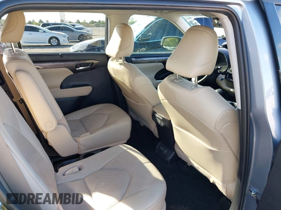 2023 Toyota Highlander L z VIN 5TDKDRAH5PS014778, wystawiony jako IAAI lot #41081620 z przebiegiem 49 047 mil mil oraz . Historia ofert i sprzedaży dostępna na DreamBid. Obrazek 8.