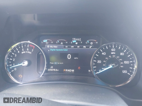 2019 Ford Expedition XLT z VIN 1FMJU1HT3KEA64385, wystawiony jako IAAI lot #42186424 z przebiegiem 225 978 mil mil oraz . Historia ofert i sprzedaży dostępna na DreamBid. Obrazek 7.