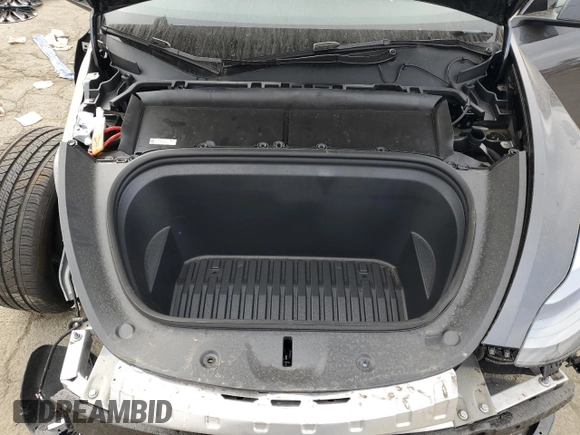 2025 Tesla Model Y Long Range with VIN 7SAYGDED6SF227475, listed as a Copart auction lot 42634345 with 3,493 mi miles and Salvage Title. Bid and sale history available at DreamBid. Image 13.