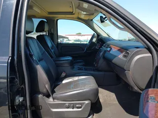2007 Chevrolet Avalanche 3LT с VIN 3GNFK12377G161203, выставлен на аукционе IAAI как лот 42395660 с пробегом 215 448 миль миль и . История ставок и продаж доступна на DreamBid. Изображение 5.