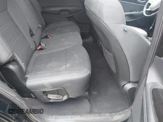 2019 Kia Sorento LX with VIN 5XYPG4A34KG579484, listed as a IAAI auction lot 40971250 with 142,327 mi miles. Bid and sale history available at carsss.com. Image 8.
