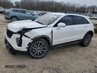 2024 Cadillac XT4 AWD Sport z VIN 1GYFZFR45RF195266, wystawiony jako Copart lot #47065955 z przebiegiem 4 986 mil mil oraz Szkoda całkowita • Salvage title. Historia ofert i sprzedaży dostępna na DreamBid. Obrazek 1.