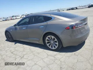 2016 Tesla Model S 90D z VIN 5YJSA1E20GF153799, wystawiony jako Copart lot #56104665 z przebiegiem 115 674 mil mil oraz Szkoda całkowita • Salvage title. Historia ofert i sprzedaży dostępna na DreamBid. Obrazek 2.