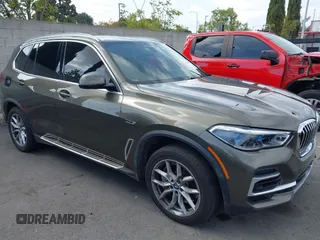 2022 BMW X5 xDrive45e z VIN 5UXTA6C08N9J38265, wystawiony jako IAAI lot #42107962 z przebiegiem 33 442 mil mil oraz . Historia ofert i sprzedaży dostępna na DreamBid. Obrazek 1.