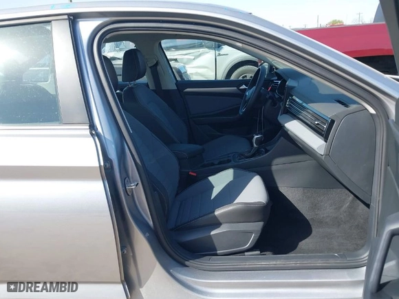 2025 Volkswagen Jetta SE with VIN 3VW7X7BU7SM017863, listed as a IAAI auction lot 41846525 with 7,490 mi miles. Bid and sale history available at carsss.com. Image 5.