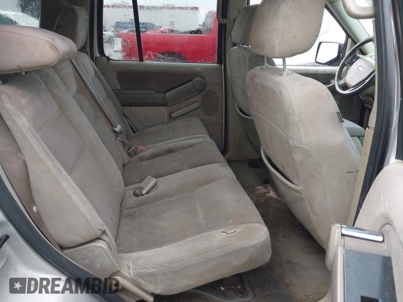 2006 Ford Explorer XLT with VIN 1FMEU73816ZA04465, listed as a IAAI auction lot 41803947 with 185,866 mi miles. Bid and sale history available at carsss.com. Image 8.