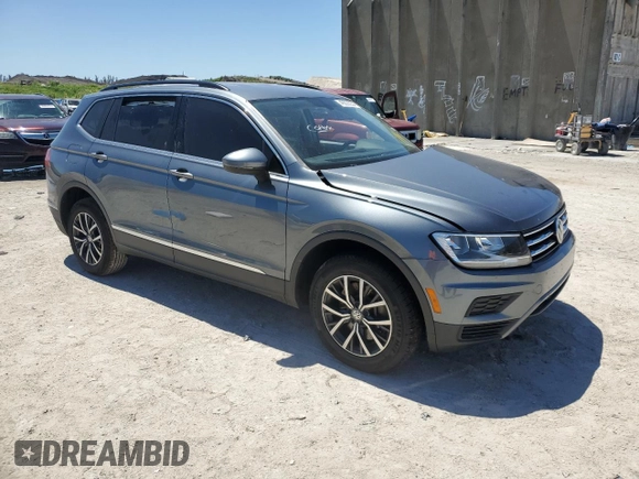 2020 Volkswagen Tiguan SE z VIN 3VV3B7AX9LM083040, wystawiony jako Copart lot #49855254 z przebiegiem 76 171 mil mil oraz Nie do naprawy • Non repairable. Historia ofert i sprzedaży dostępna na DreamBid. Obrazek 4.