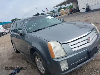 2006 Cadillac SRX z VIN 1GYEE637760154016, wystawiony jako IAAI lot #42369852 z przebiegiem 135 863 mil mil oraz . Historia ofert i sprzedaży dostępna na DreamBid. Obrazek 1.