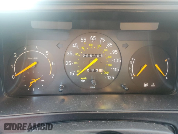 1993 Saab 900 S z VIN YS3AK35E6P2008180, wystawiony jako Copart lot #74075304 z przebiegiem 96 305 mil mil oraz Szkoda całkowita • Salvage title. Historia ofert i sprzedaży dostępna na DreamBid. Obrazek 9.