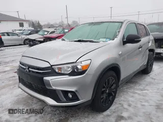 2019 Mitsubishi Outlander ES z VIN JA4AR3AU6KU022815, wystawiony jako IAAI lot #41511268 z przebiegiem 59 781 mil mil oraz . Historia ofert i sprzedaży dostępna na DreamBid. Obrazek 2.