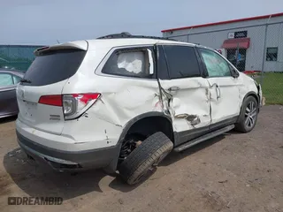 2016 Honda Pilot Touring with VIN 5FNYF6H90GB102403, listed as a IAAI auction lot 42007825 with 69,450 mi miles. Bid and sale history available at carsss.com. Image 4.