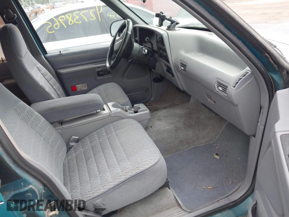 1994 Ford Explorer Eddie Bauer z VIN 1FMDU34X8RUE72074, wystawiony jako IAAI lot #42738965 z przebiegiem 87 431 mil mil oraz . Historia ofert i sprzedaży dostępna na DreamBid. Obrazek 5.