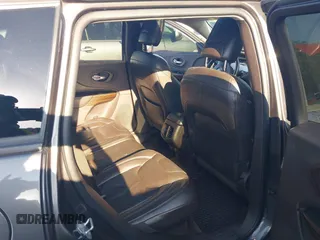 2014 Jeep Cherokee Trailhawk with VIN 1C4PJMBS6EW167517, listed as a IAAI auction lot 41947552 with 233,572 mi miles. Bid and sale history available at carsss.com. Image 8.