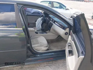 2014 Chevrolet Impala LT with VIN 2G1WB5E31E1146318, listed as a IAAI auction lot 40413281 with 422,345 mi miles and . Bid and sale history available at DreamBid. Image 5.