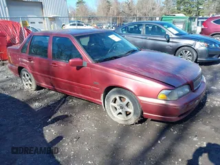 1998 Volvo S70 with VIN YV1LS5545W1452779, listed as a IAAI auction lot 41806870 with 142,224 mi miles. Bid and sale history available at carsss.com. Image 1.