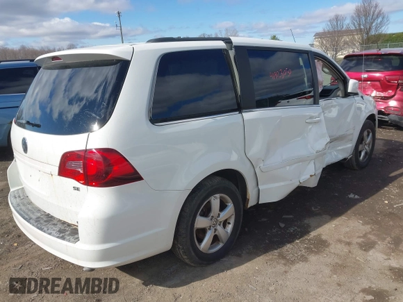 2011 Volkswagen Routan SE z VIN 2V4RW3DG9BR717557, wystawiony jako IAAI lot #41923050 z przebiegiem 155 797 mil mil oraz . Historia ofert i sprzedaży dostępna na DreamBid. Obrazek 4.