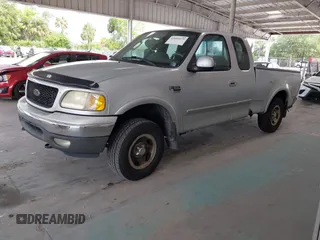 2003 Ford F-150 XL с VIN 2FTRX18W03CA23003, выставлен на аукционе IAAI как лот 42403479 с пробегом 316 789 миль миль и . История ставок и продаж доступна на DreamBid. Изображение 2.