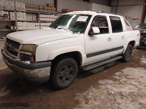 2005 Chevrolet Avalanche Z71 with VIN 3GNEK12Z45G285555, listed as a IAAI auction lot 41521082 with 235,615 mi miles. Bid and sale history available at carsss.com. Image 2.