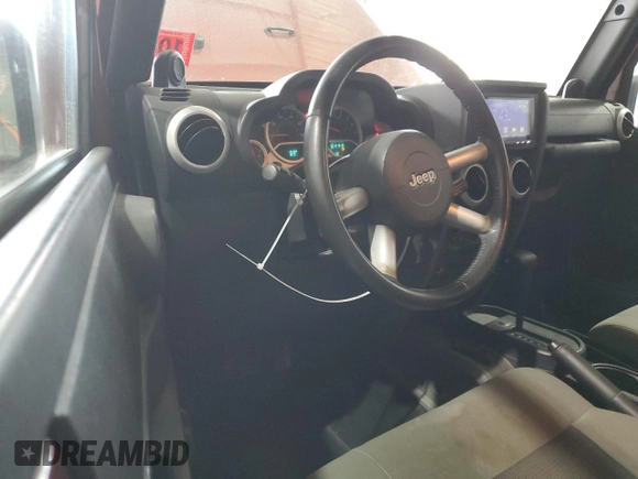2010 Jeep Wrangler Sahara z VIN 1J4GA5D11AL106768, wystawiony jako Copart lot #56935745 z przebiegiem 143 212 mil mil oraz Szkoda całkowita • Salvage title. Historia ofert i sprzedaży dostępna na DreamBid. Obrazek 8.