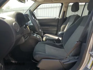 2016 Jeep Patriot Sport с VIN 1C4NJPBB5GD576504, выставлен на аукционе Copart как лот 55198875 с пробегом 131 553 миль миль и Списание • Salvage title. История ставок и продаж доступна на DreamBid. Изображение 7.