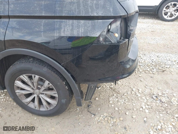 2018 Volkswagen Tiguan S with VIN 3VV0B7AX5JM109066, listed as a IAAI auction lot 41866569 with 83,448 mi miles. Bid and sale history available at carsss.com. Image 18.