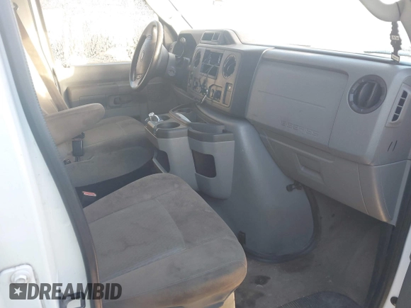 2013 Ford Econoline Passenger XL с VIN 1FBSS3BL2DDA76608, выставлен на аукционе IAAI как лот 41393919 с пробегом Не указан миль и . История ставок и продаж доступна на DreamBid. Изображение 5.