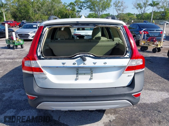 2014 Volvo XC70 3.2L with VIN YV4952BZ5E1186231, listed as a IAAI auction lot 41875901 with 109,875 mi miles and . Bid and sale history available at DreamBid. Image 16.