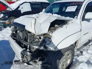 2015 Toyota Tacoma with VIN 3TMMU4FN2FM086885, listed as a IAAI auction lot 41247712 with 194,510 mi miles and . Bid and sale history available at carsss.com. Image 6.