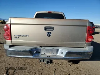 2005 Dodge Dakota SLT z VIN 1D7HE42K65S269227, wystawiony jako Copart lot #84977934 z przebiegiem 135 031 mil mil oraz Szkoda całkowita • Salvage title. Historia ofert i sprzedaży dostępna na DreamBid. Obrazek 6.