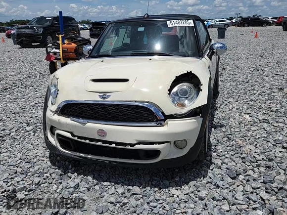 2015 MINI Convertible S с VIN WMWZP3C50F2A91635, выставлен на аукционе Copart как лот 61482285 с пробегом 105 437 миль миль и Списание • Salvage title. История ставок и продаж доступна на DreamBid. Изображение 13.