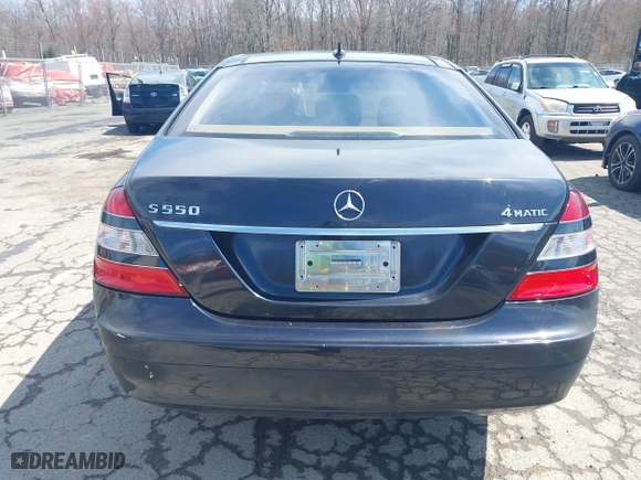 2009 Mercedes-Benz S-Class 5.5L V8 with VIN WDDNG86X39A281373, listed as a IAAI auction lot 42032509 with 197,221 mi miles. Bid and sale history available at carsss.com. Image 16.